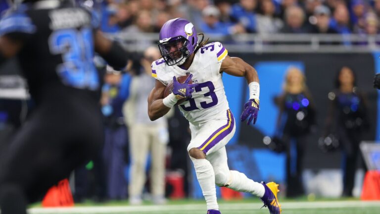 Vikings, Aaron Jones agree to move void date of contract to just before free agency