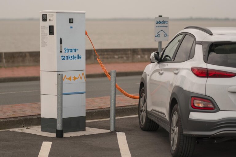 Sustainable Solutions: The Role of Solar-Powered Electric Charging Stations