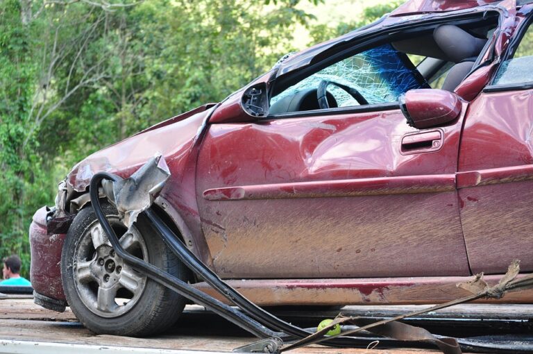 Choosing Between Comprehensive and Collision: Which Car Insurance is Right for You?