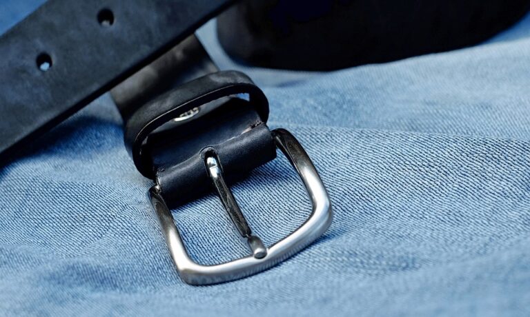 Creating the Ultimate Gaming Den: Accessories for Ultimate Comfort and Style