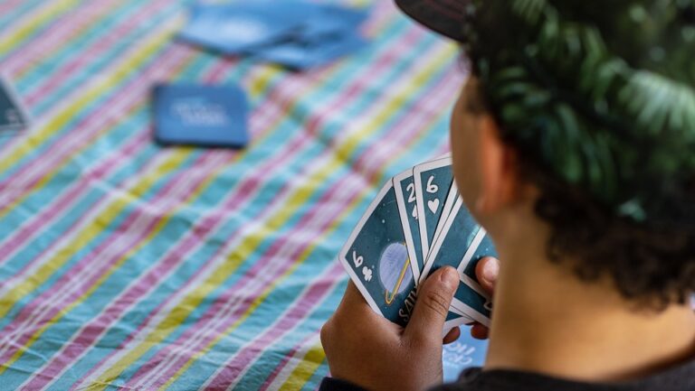 Navigating Travel Apps: The Best Tools for Finding Affordable Deals
