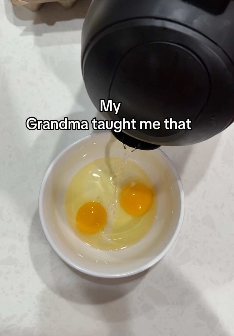 @laug2 My grandma taught me that!#cooking #hack #lifehack #kitchenhacks #eggs #t…
