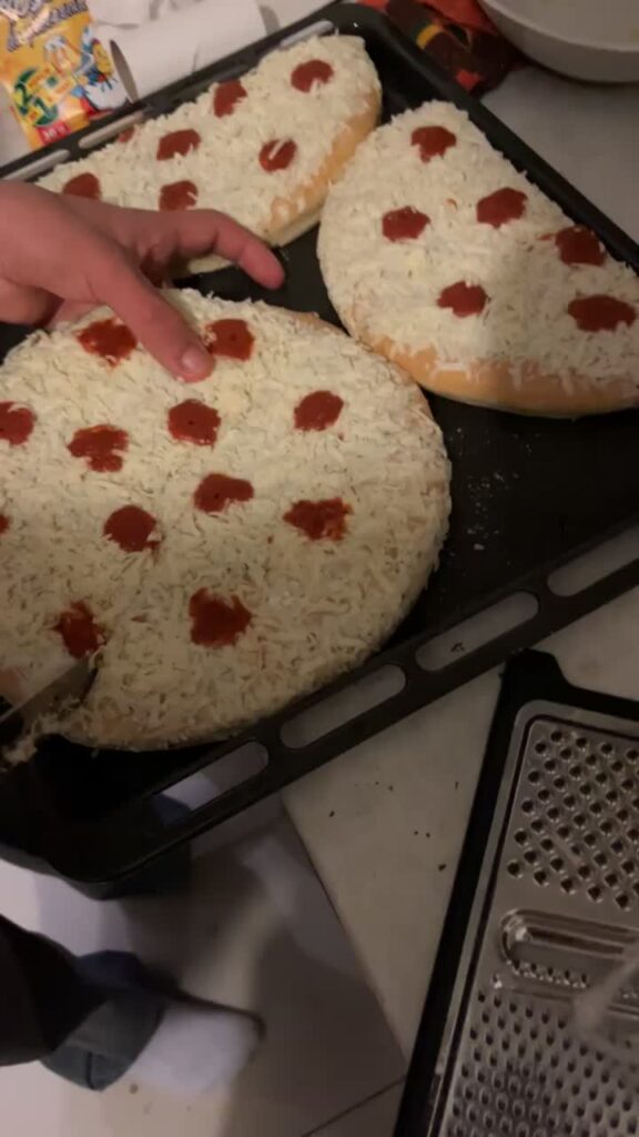 @huraganirma Matematyczny sposób na pizze #pizza #lifehack #cooking #dc @Lifehac…