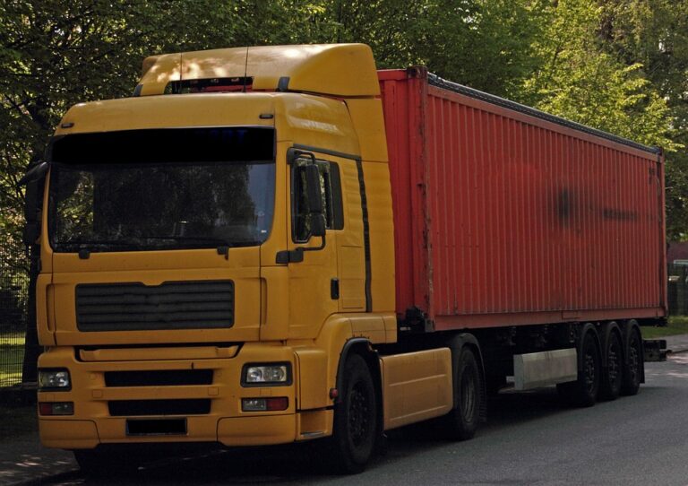 Women in Trucking: Breaking Barriers and Driving Change